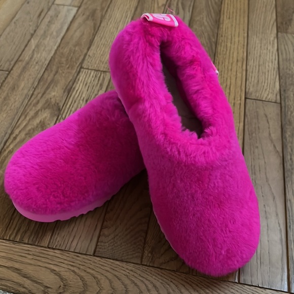 UGG Women Classic Cozy Bootie slippers - Picture 6 of 10